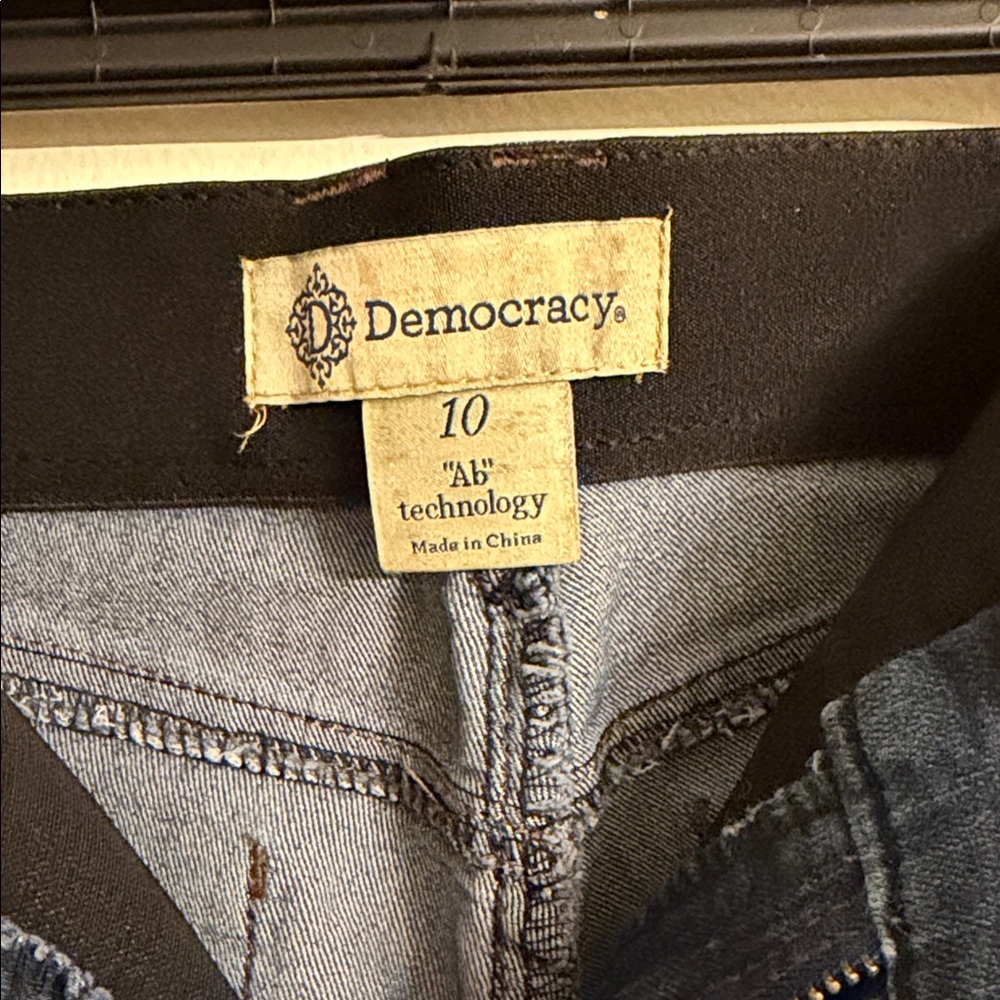 Democracy Women's Blue Jeans - Picture 3 of 9